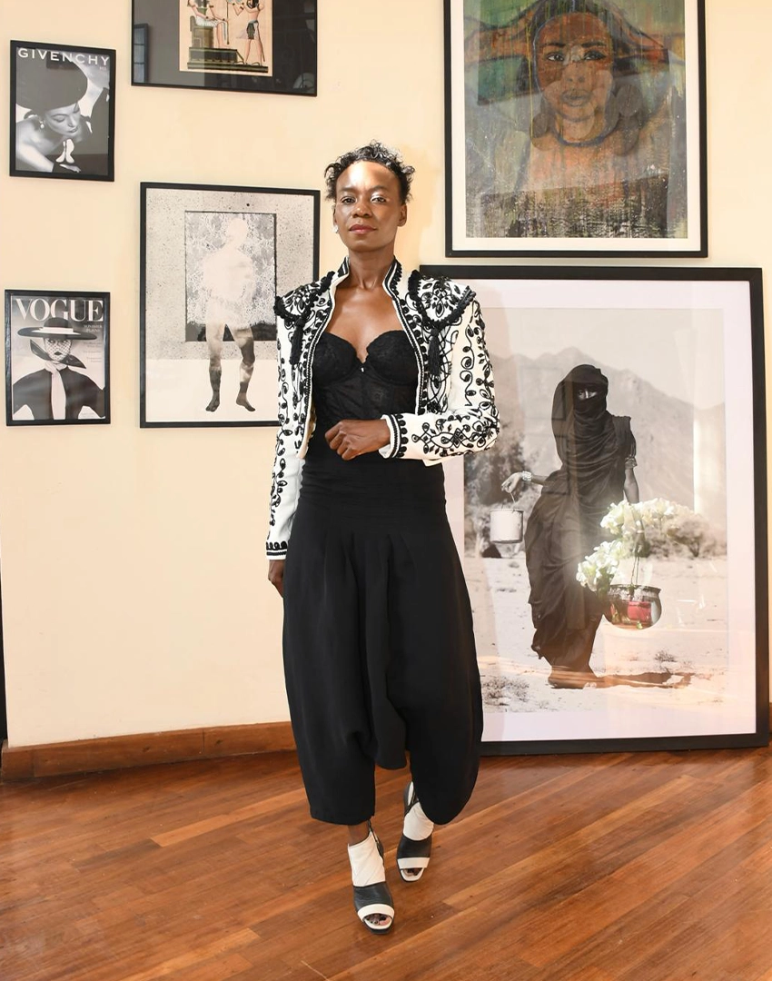 Matador Jacket In White ( White and Black ) Model Matador Jacket In White ( White and Black )